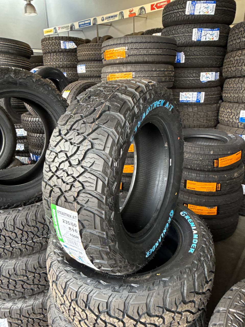 Llanta GRENLANDER 235/60R16 100H STEADTREK A/T